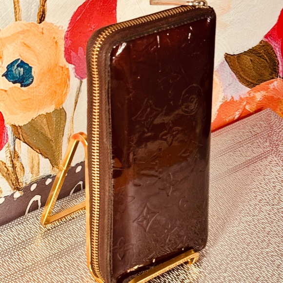 Louis Vuitton Brown Embossed printed monogram zipper round Wallet - Picture 7 of 16